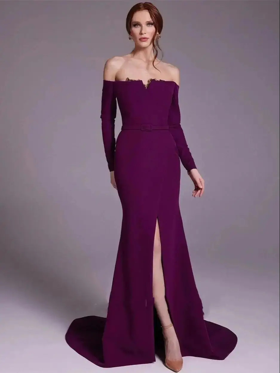 Elegant Satin Evening Gown Split - Elegantes lila Satin schulter freie Scheide