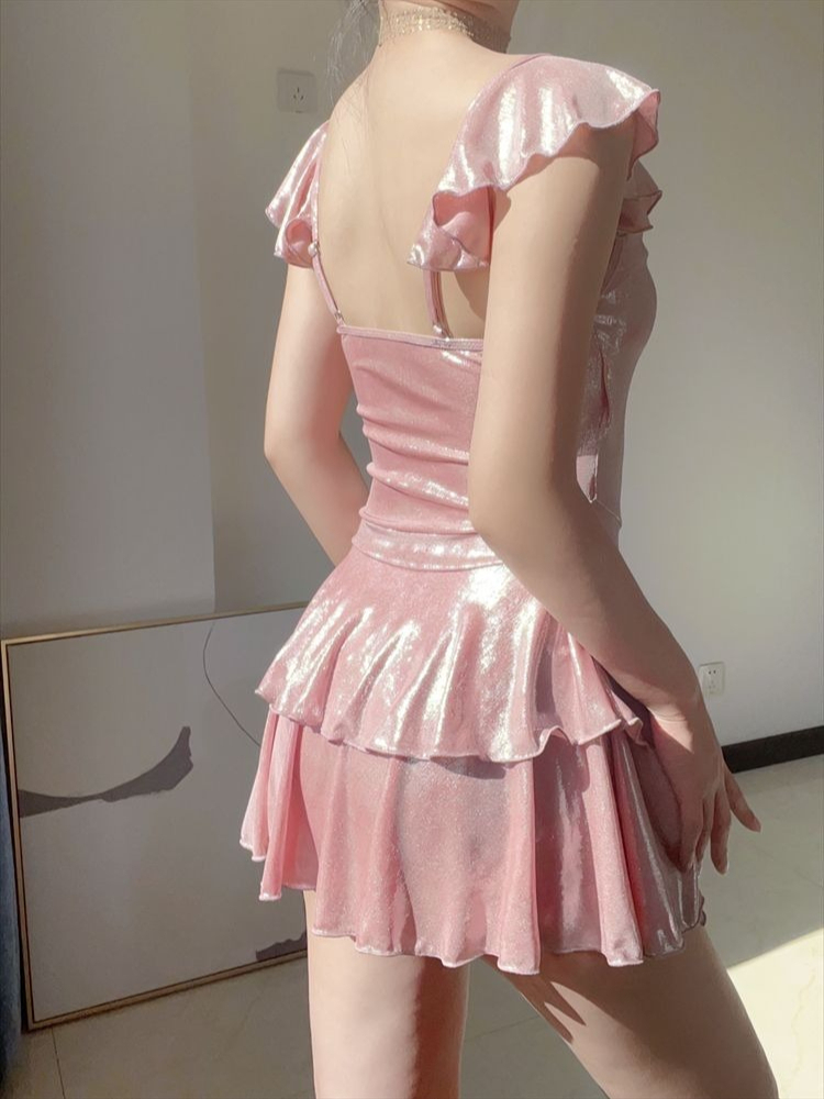 Skirts - Schmeichelhafter, glänzender, rosafarbener Badeanzug für Damen,
